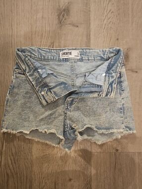 refuge Light Acid Wash Denim Shortie Shorts